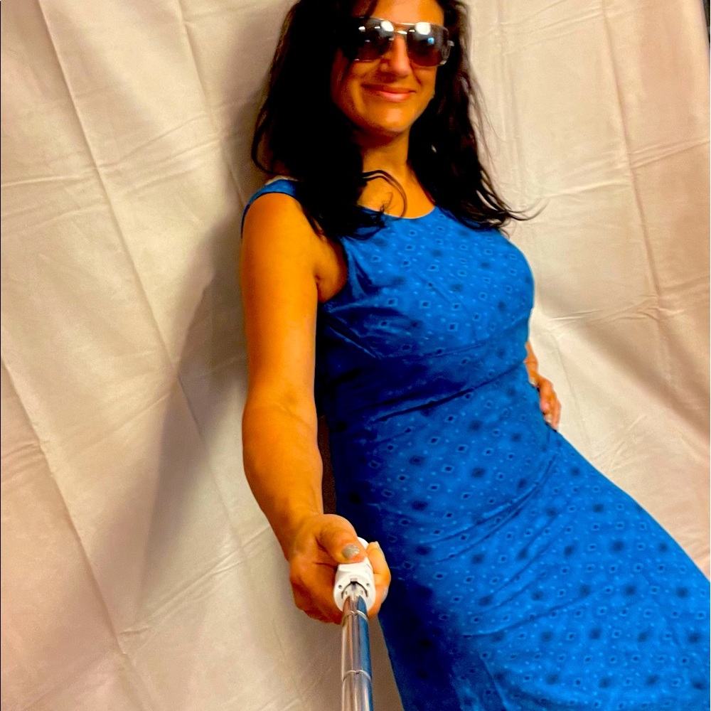 VTG WORTHINGTON. Comfy dress in lovely royal blue, size 4P.